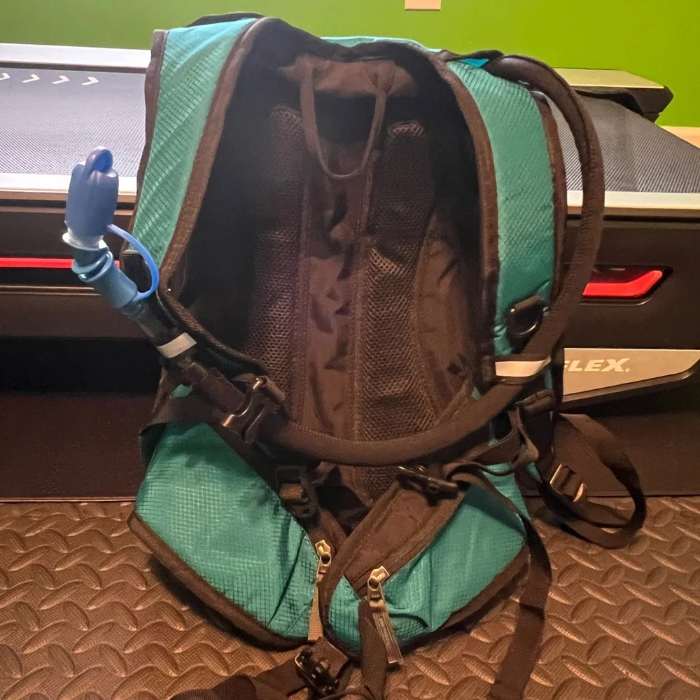 Lunidry Hydration Backpack with bladder NEW without tags - Picture 3 of 8